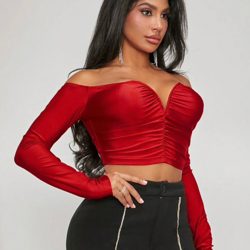 Off Shoulder Ruched Crop Tee - Picture 7 of 7